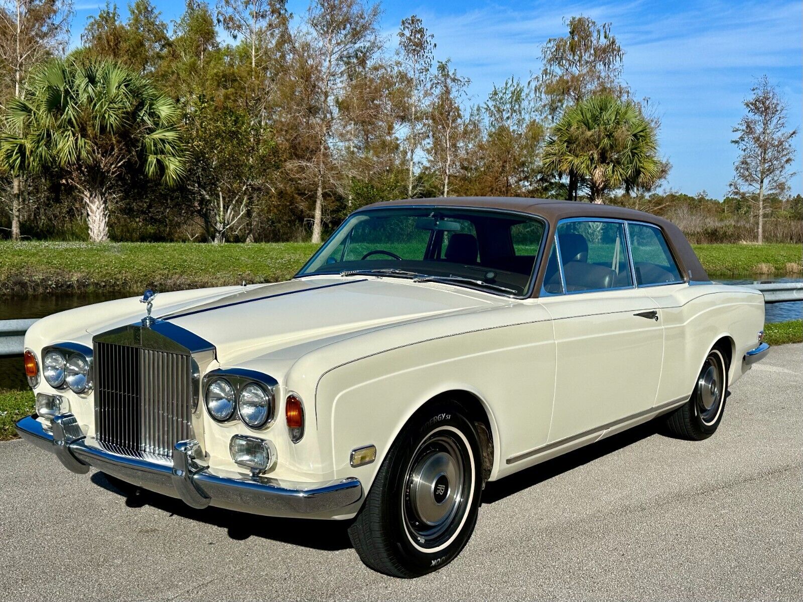 Rolls-Royce-Corniche-1973-3