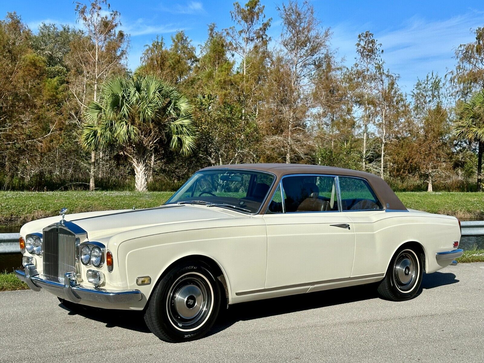 Rolls-Royce-Corniche-1973-4