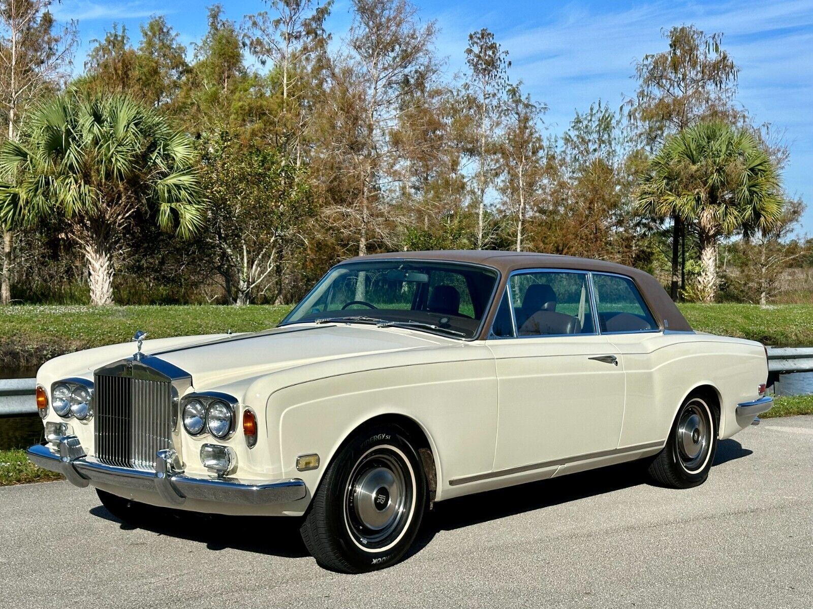 Rolls-Royce-Corniche-1973-5