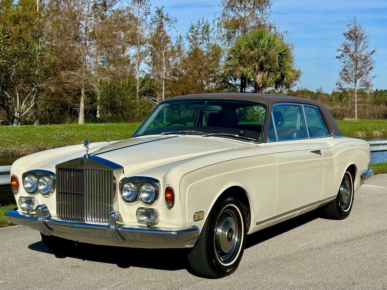 Rolls-Royce-Corniche-1973-6