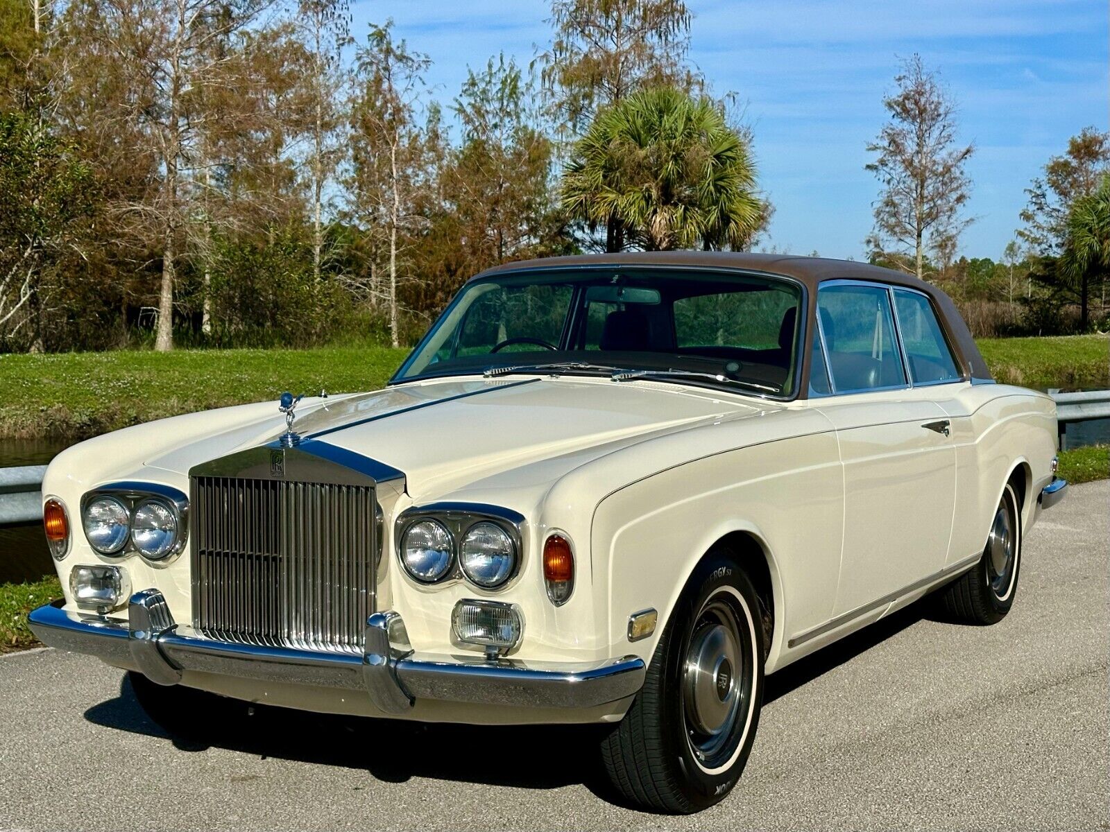 Rolls-Royce-Corniche-1973-7