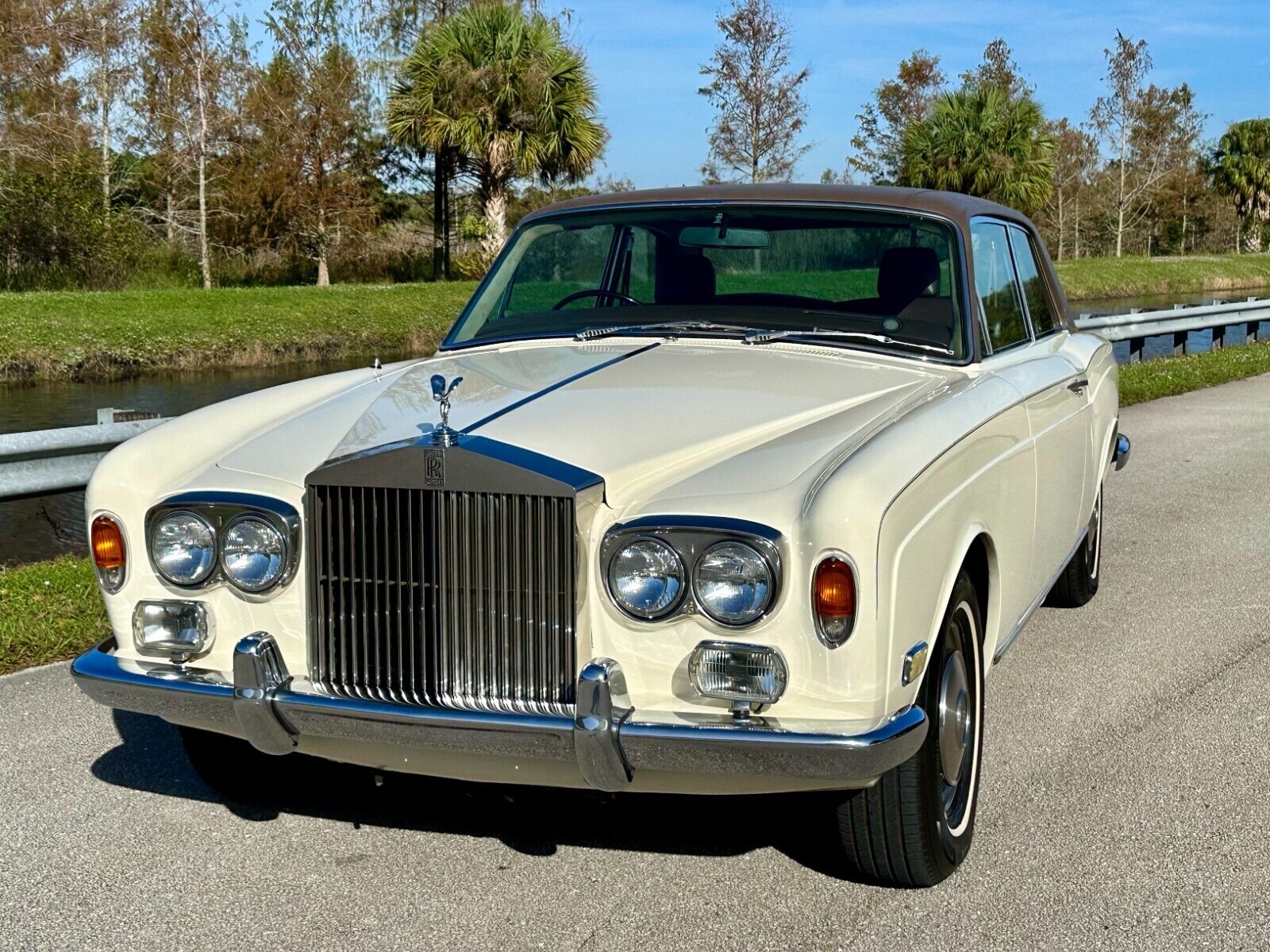 Rolls-Royce-Corniche-1973-8