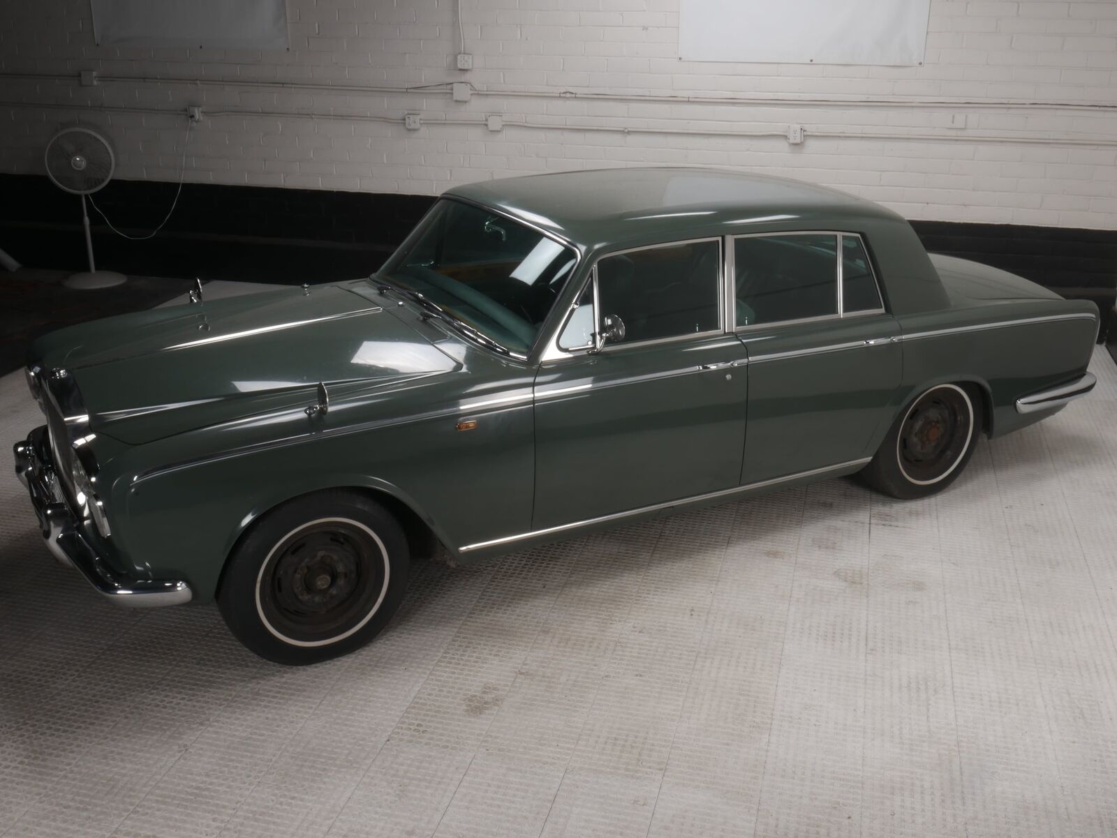 Rolls-Royce-Silver-Shadow-Berline-1967-Green-Green-82312-7