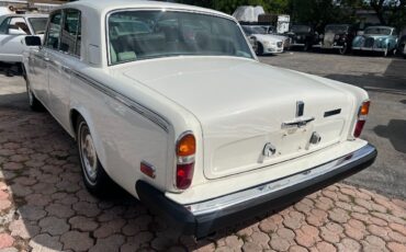 Rolls-Royce-Silver-Shadow-Berline-1978-White-Brown-66836-3