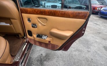 Rolls-Royce-Silver-Shadow-Berline-1980-Brown-Tan-89348-10