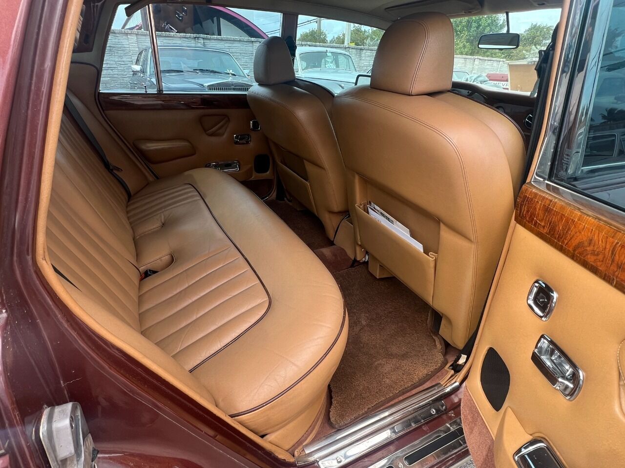 Rolls-Royce-Silver-Shadow-Berline-1980-Brown-Tan-89348-19