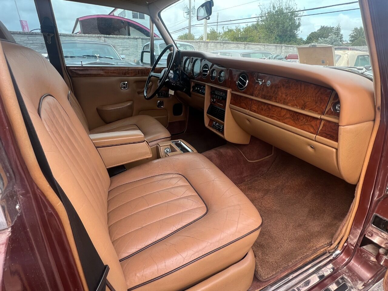 Rolls-Royce-Silver-Shadow-Berline-1980-Brown-Tan-89348-21