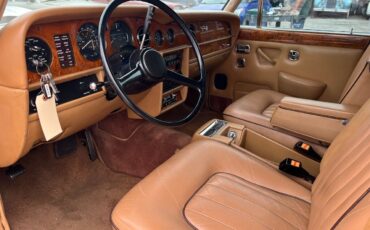 Rolls-Royce-Silver-Shadow-Berline-1980-Brown-Tan-89348-3