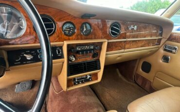 Rolls-Royce-Silver-Shadow-Berline-1980-Brown-Tan-89348-9