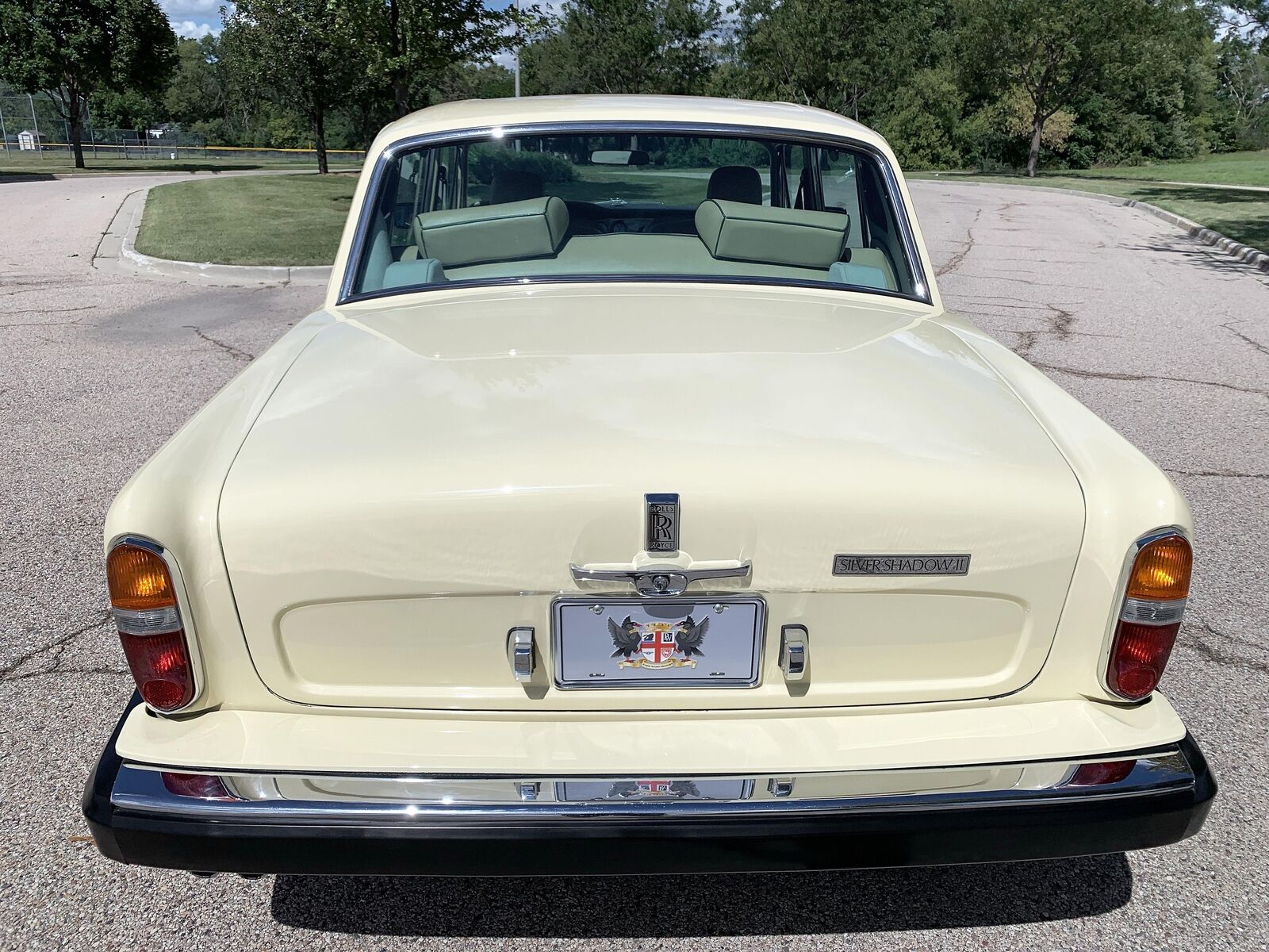 Rolls-Royce-Silver-Shadow-II-Berline-1979-12