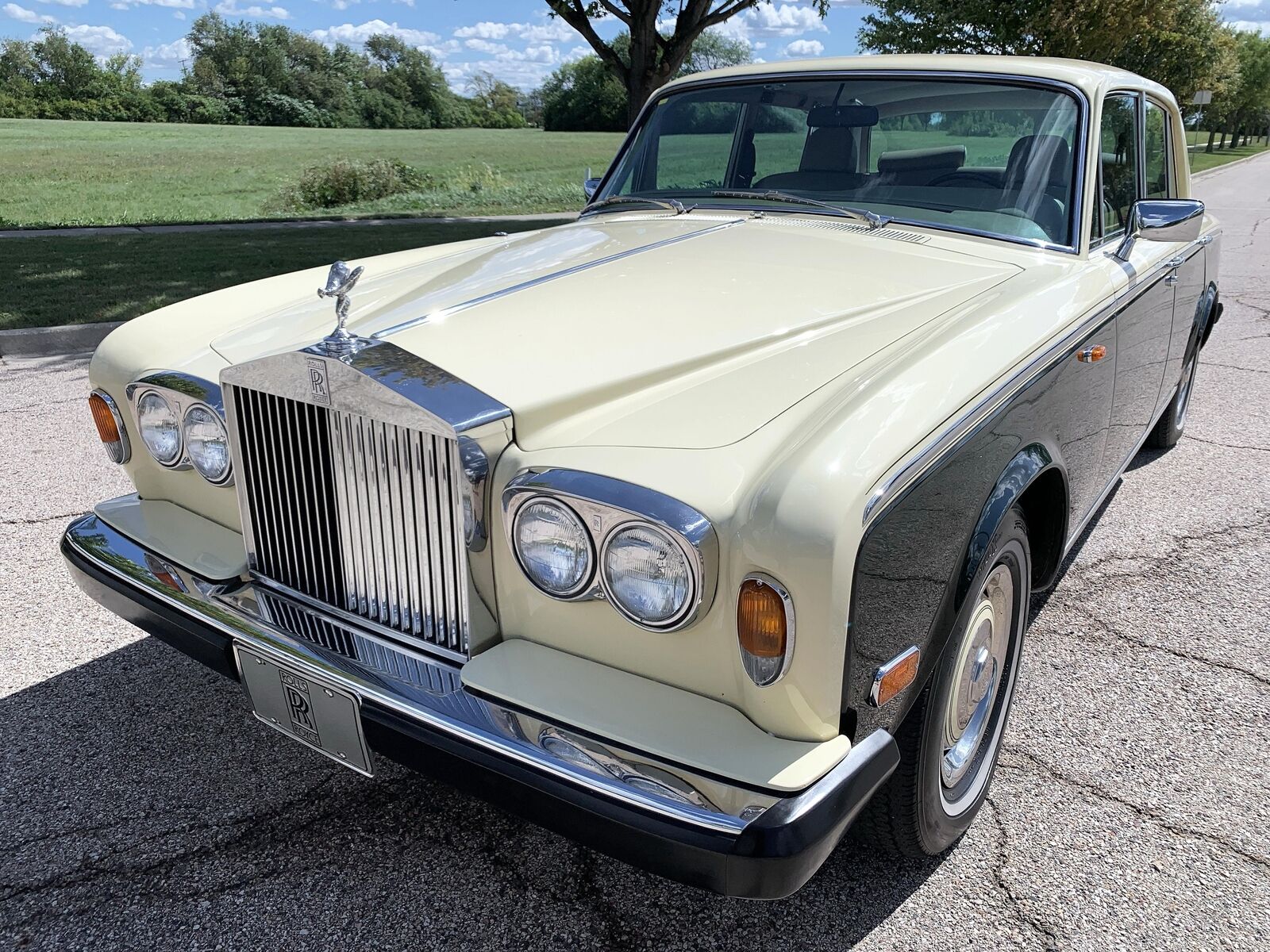 Rolls-Royce-Silver-Shadow-II-Berline-1979-5