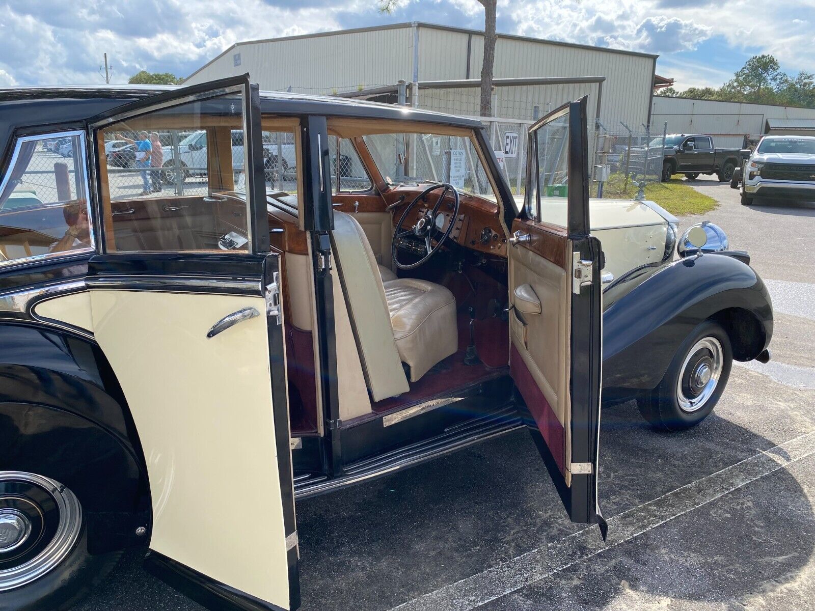 Rolls-Royce-Wraith-Limousine-1951-10