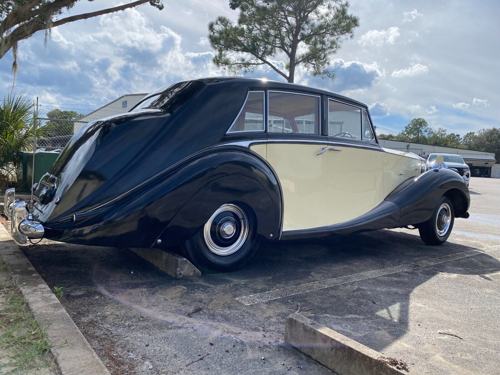 Rolls-Royce-Wraith-Limousine-1951-18