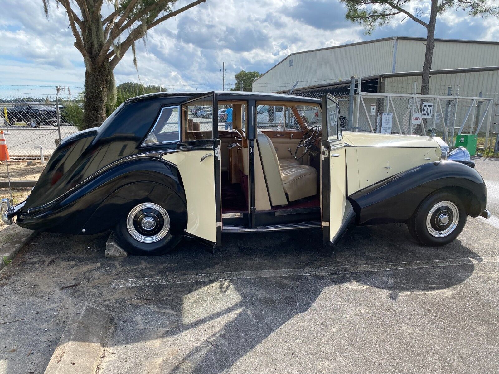 Rolls-Royce-Wraith-Limousine-1951-9