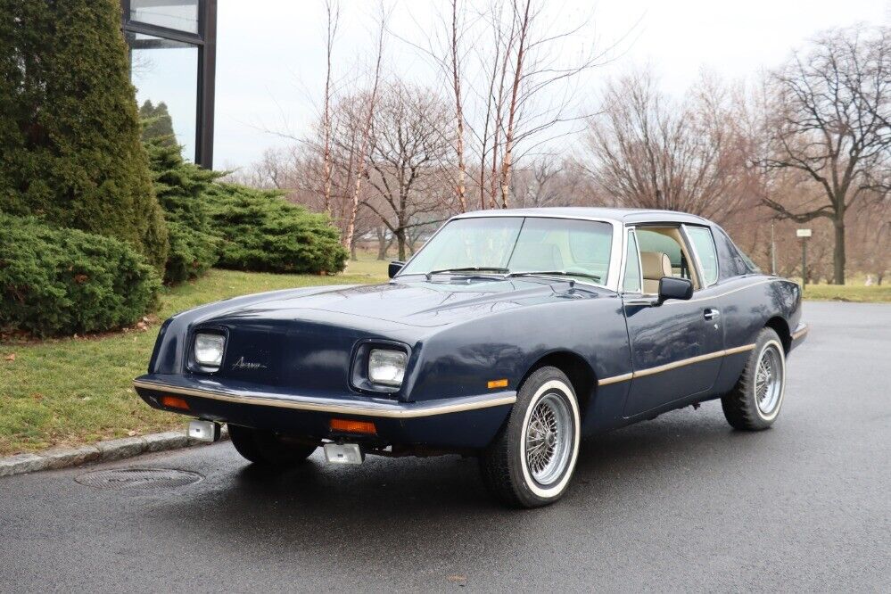 Studebaker-Avanti-II-1985-Blue-Ivory-0-1