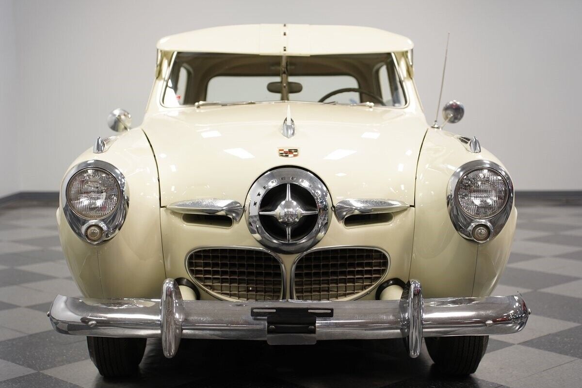 Studebaker-Champion-Coupe-1950-White-Gray-79508-19