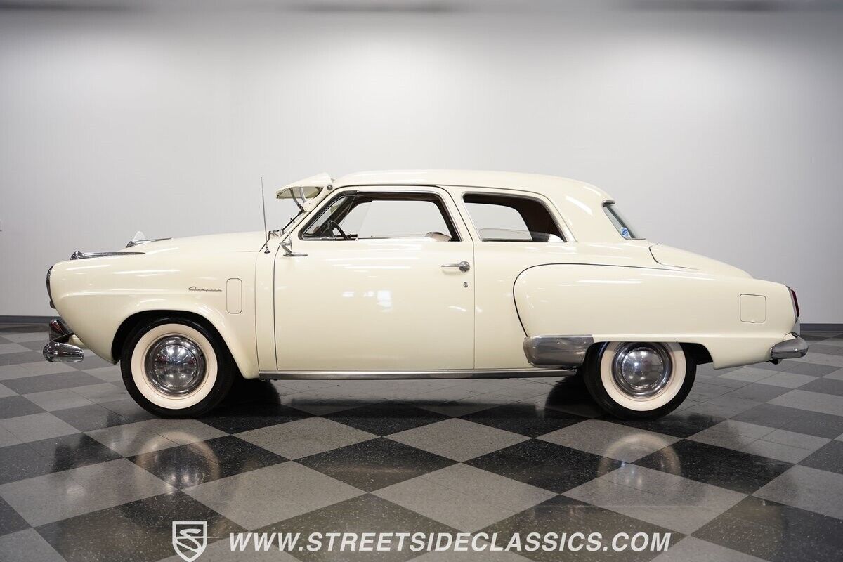 Studebaker-Champion-Coupe-1950-White-Gray-79508-2