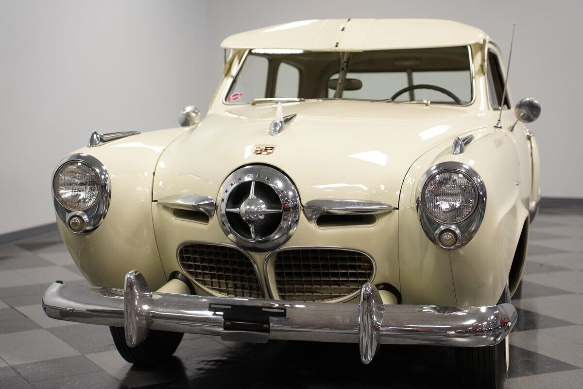 Studebaker-Champion-Coupe-1950-White-Gray-79508-22