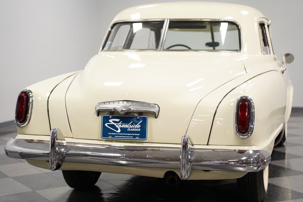 Studebaker-Champion-Coupe-1950-White-Gray-79508-30