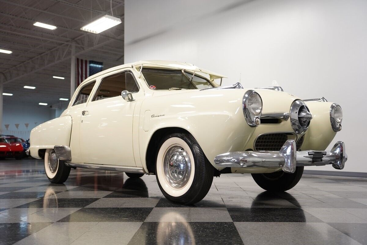 Studebaker-Champion-Coupe-1950-White-Gray-79508-34