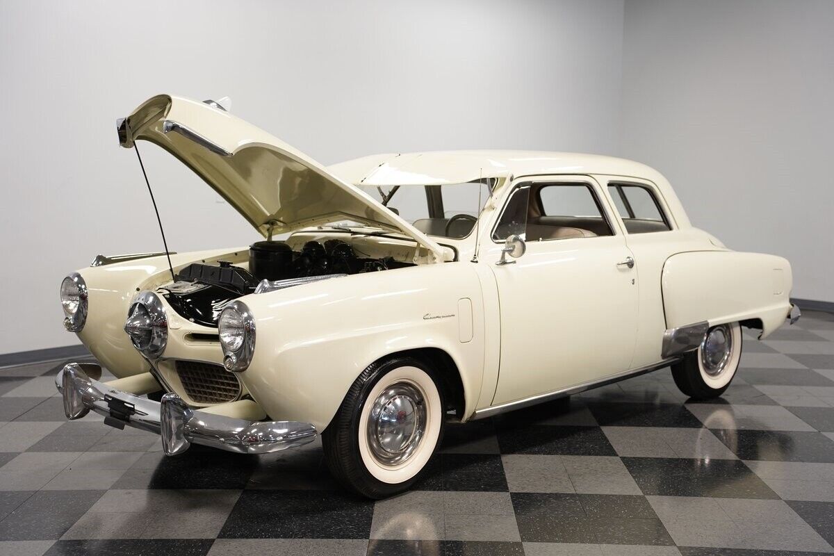 Studebaker-Champion-Coupe-1950-White-Gray-79508-35