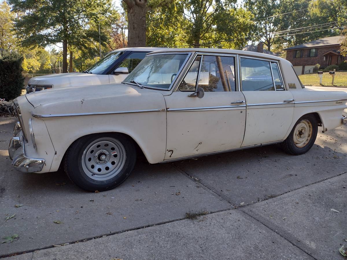 Studebaker-Cruiser-1963-white-38141-10