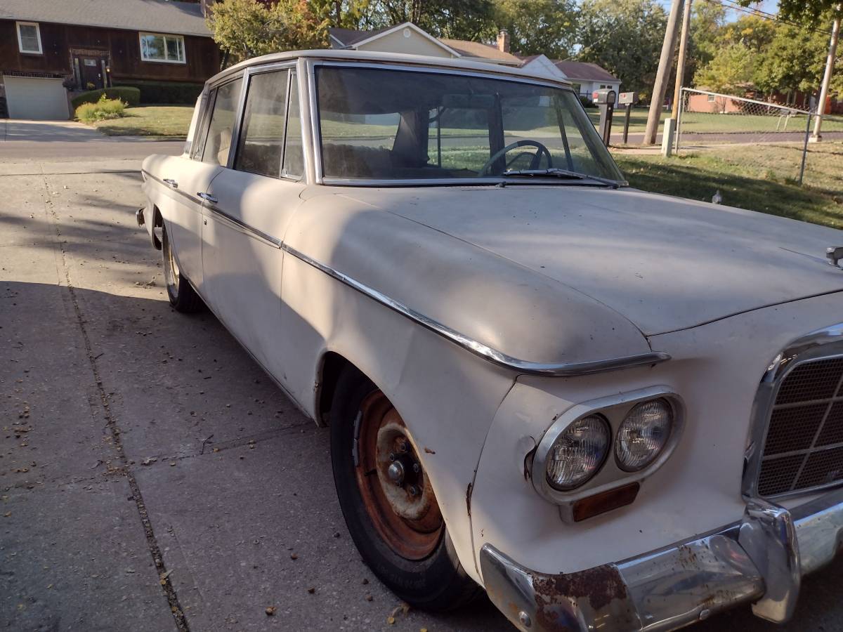 Studebaker-Cruiser-1963-white-38141-19