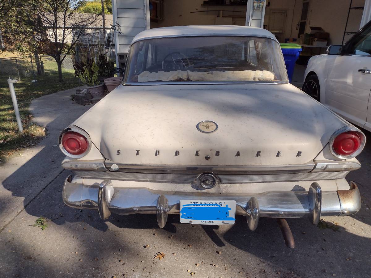 Studebaker-Cruiser-1963-white-38141-20