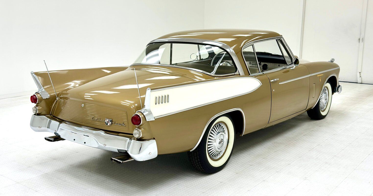 Studebaker-Golden-Hawk-1957-4