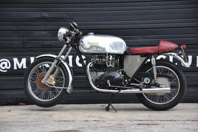 Triumph-Boneville-T140-1977-Silver-Red-17286-1