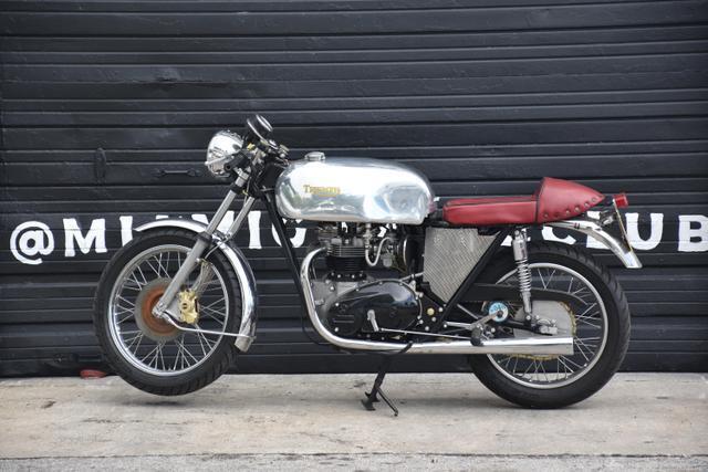 Triumph-Boneville-T140-1977-Silver-Red-17286-8