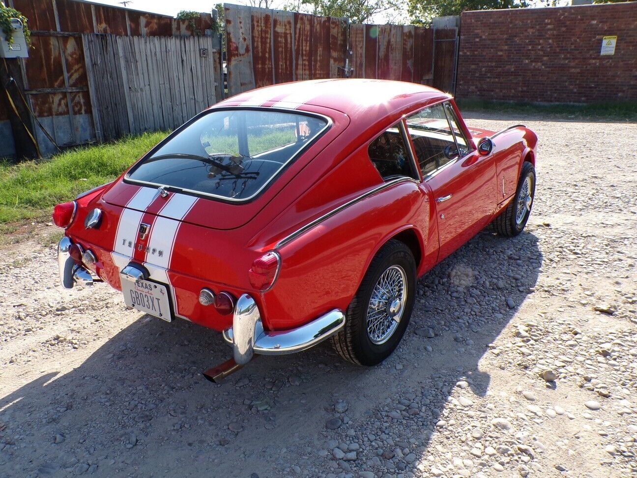 Triumph-GT6-Coupe-1967-Red-Black-19312-4