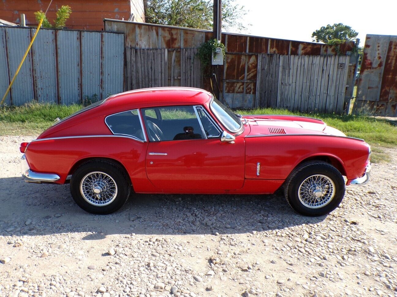 Triumph-GT6-Coupe-1967-Red-Black-19312-5