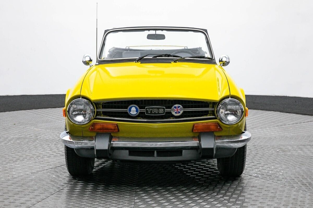 Triumph-TR-6-1974-2