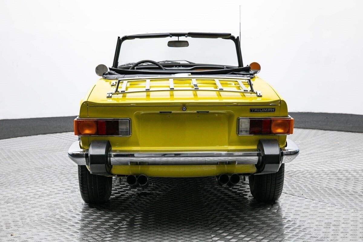 Triumph-TR-6-1974-5