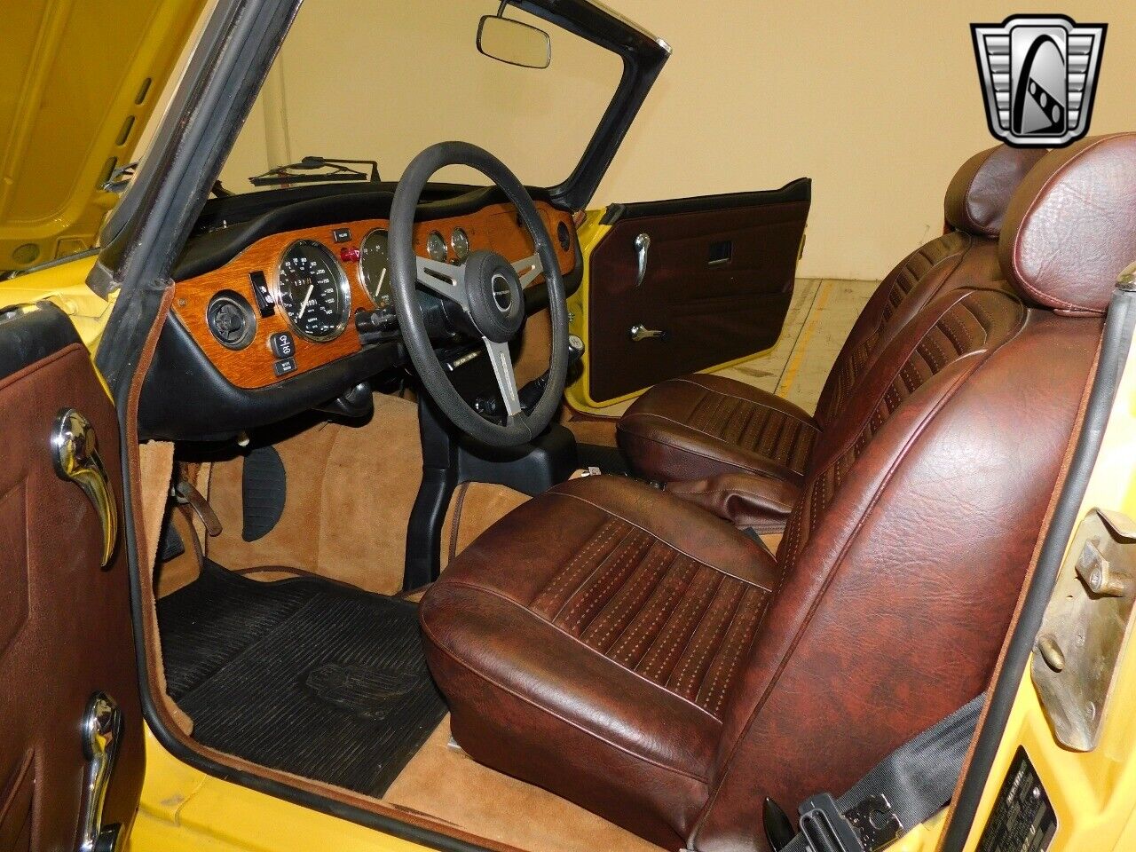 Triumph-TR-6-1975-Yellow-Brown-69828-6