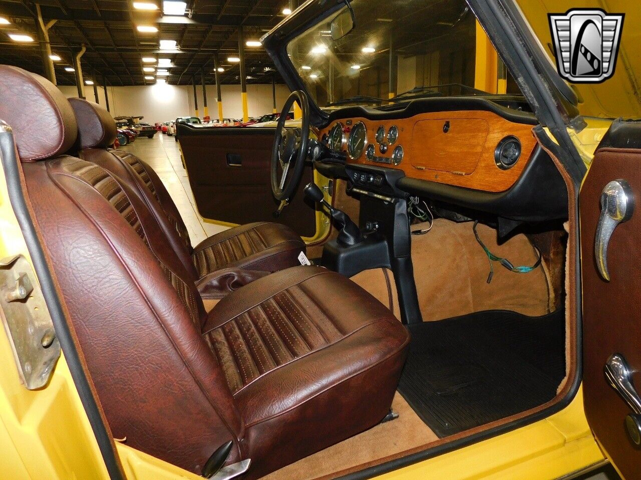 Triumph-TR-6-1975-Yellow-Brown-69828-7