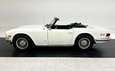 Triumph-TR-6-Cabriolet-1975-White-Saddle-35209-3