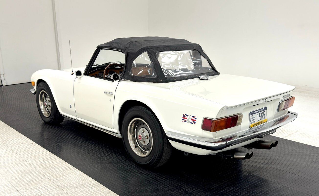 Triumph-TR-6-Cabriolet-1975-White-Saddle-35209-4