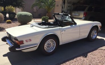 Triumph-TR-6-Cabriolet-1976-White-Black-110966-1