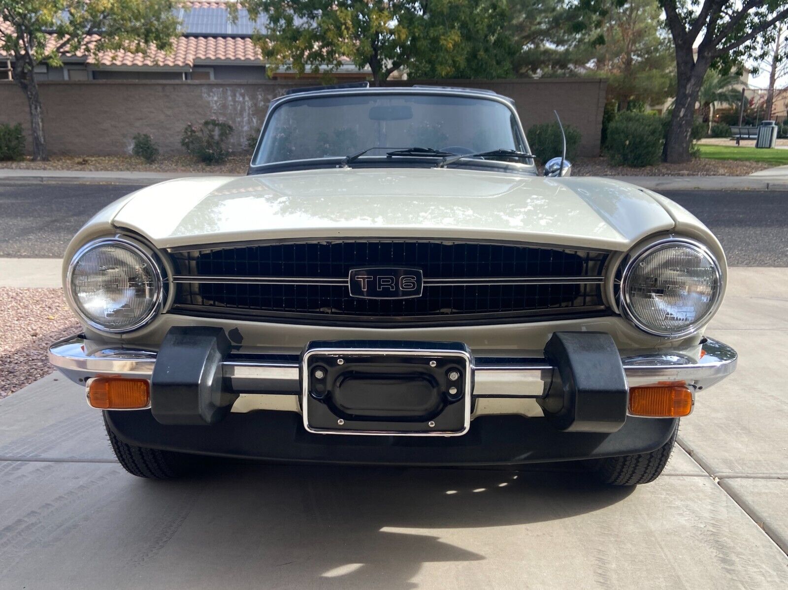 Triumph-TR-6-Cabriolet-1976-White-Black-110966-2