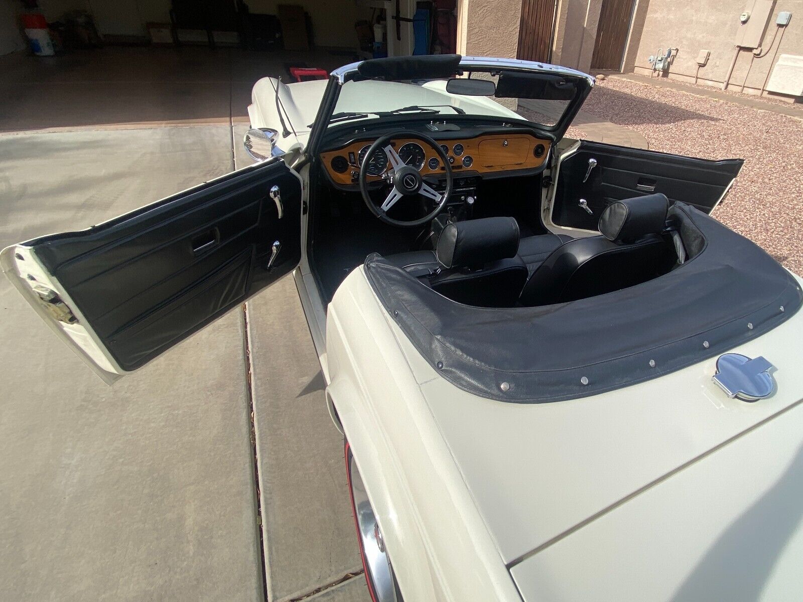 Triumph-TR-6-Cabriolet-1976-White-Black-110966-5