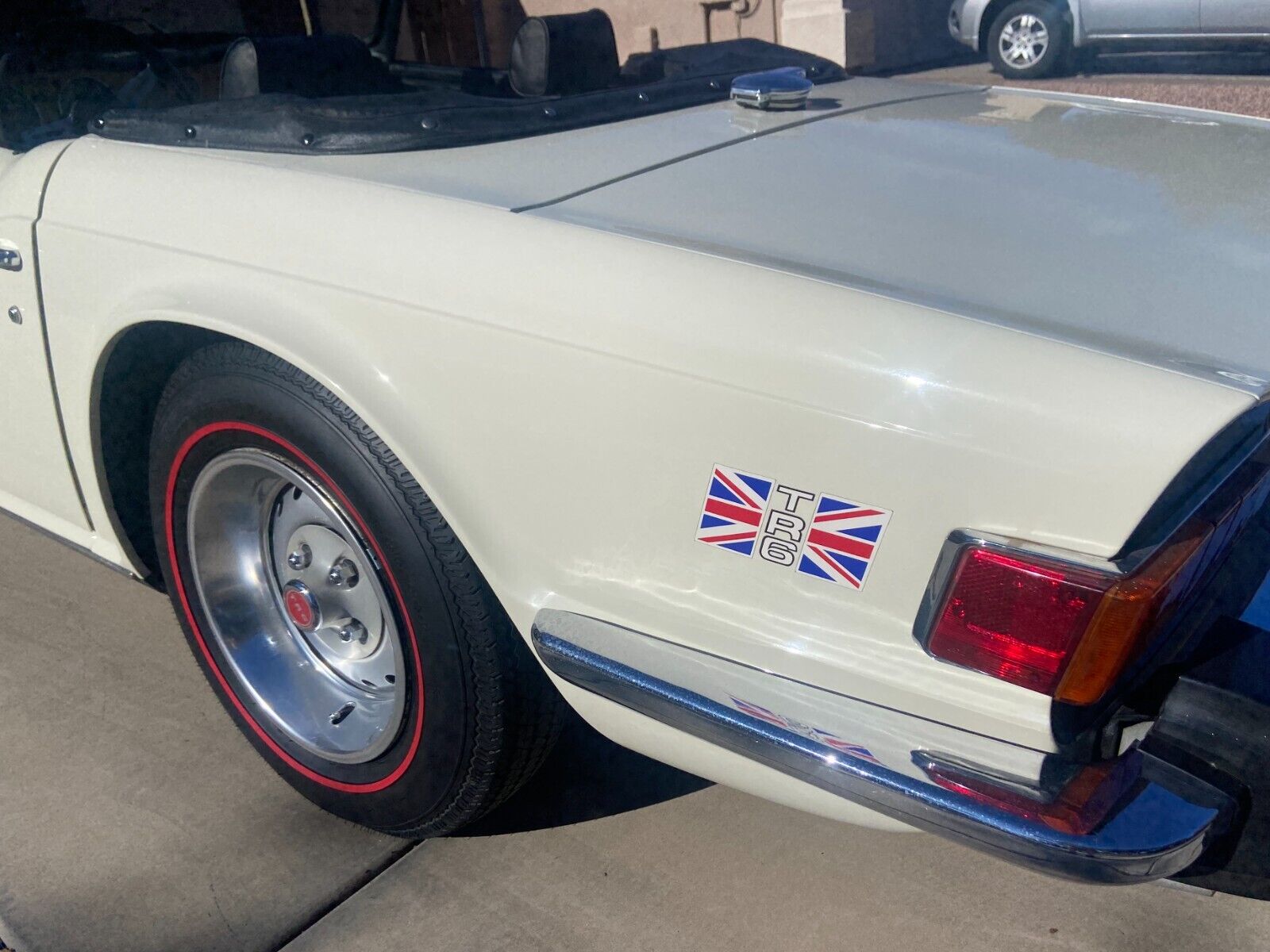 Triumph-TR-6-Cabriolet-1976-White-Black-110966-9