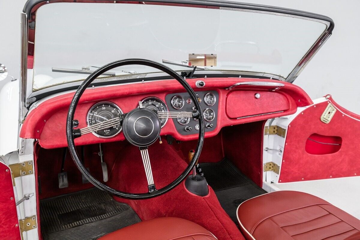 Triumph-TR3-A-Cabriolet-1959-White-Red-286-11