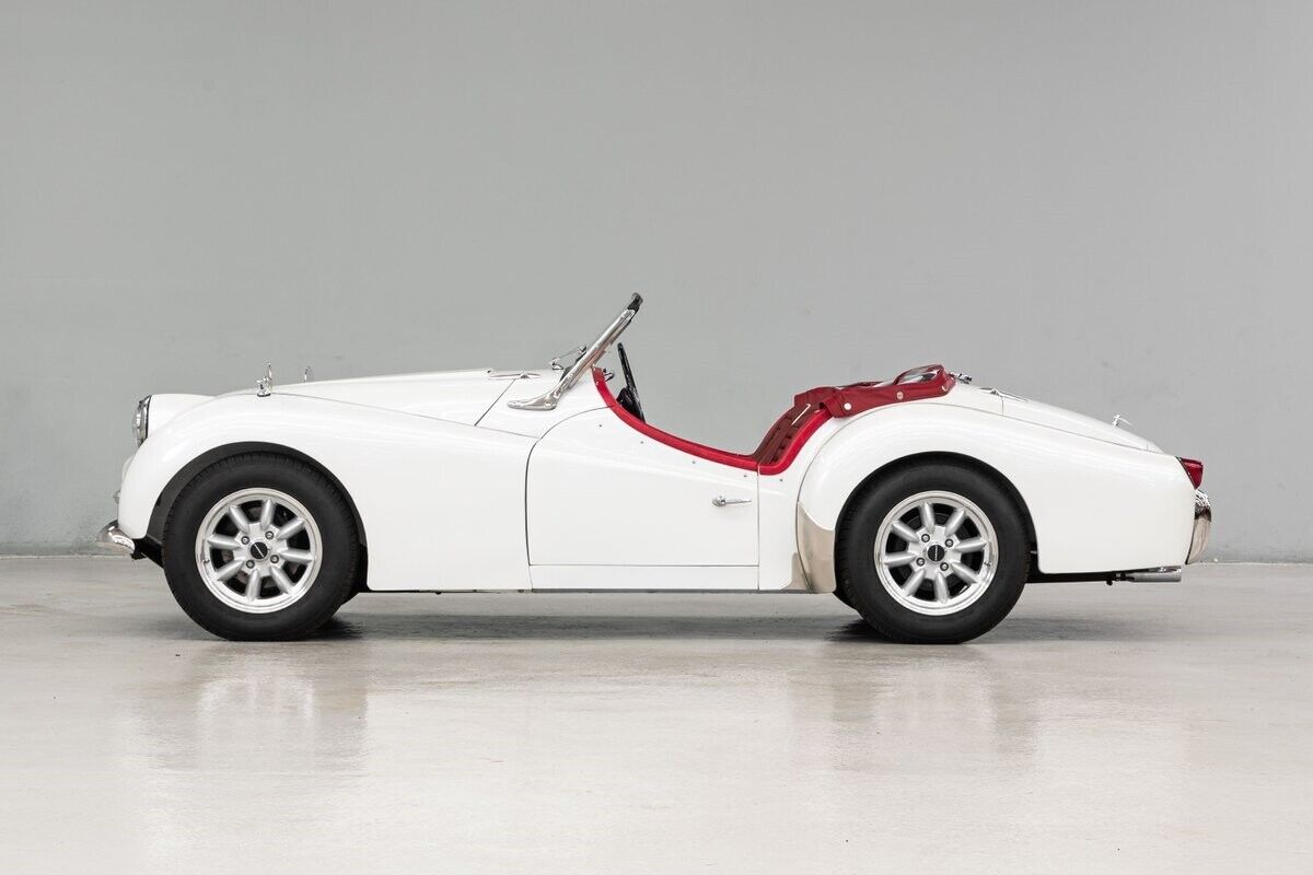 Triumph-TR3-A-Cabriolet-1959-White-Red-286-2