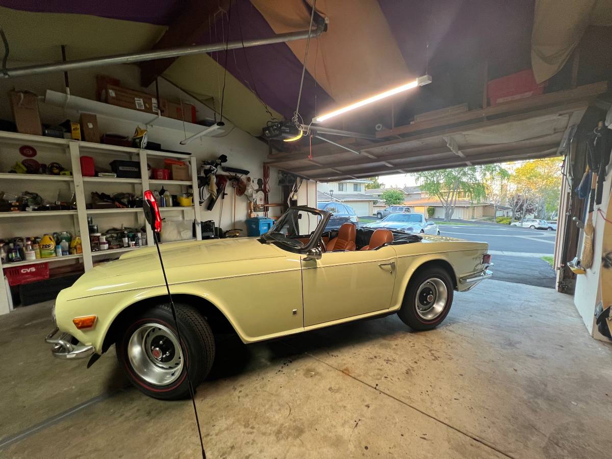 Triumph-Tr6-1972-yellow-135185-9