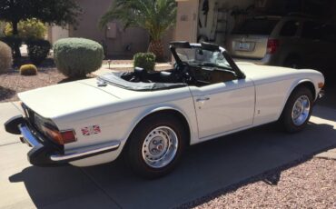 Triumph-Tr6-1976-white-110966-1