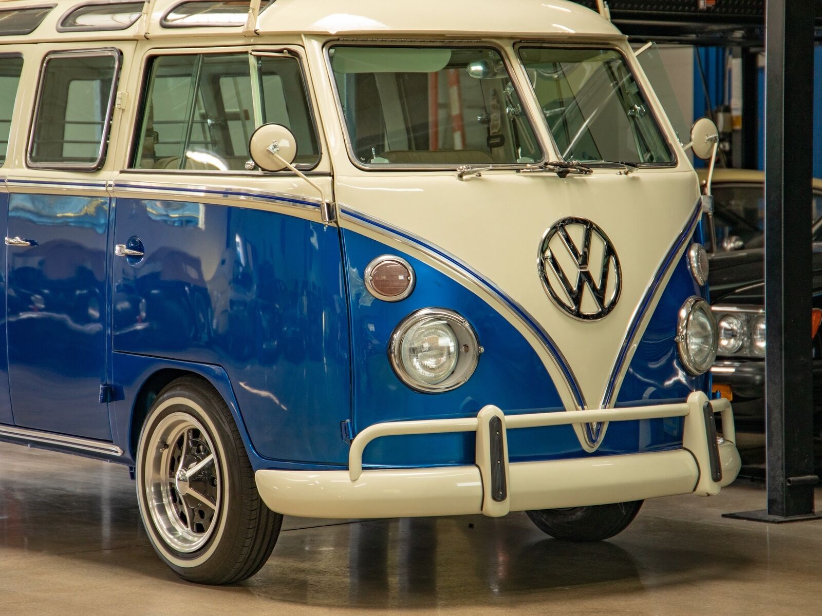 Volkswagen-23-Window-Samba-1970-11