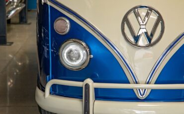 Volkswagen-23-Window-Samba-1970-13