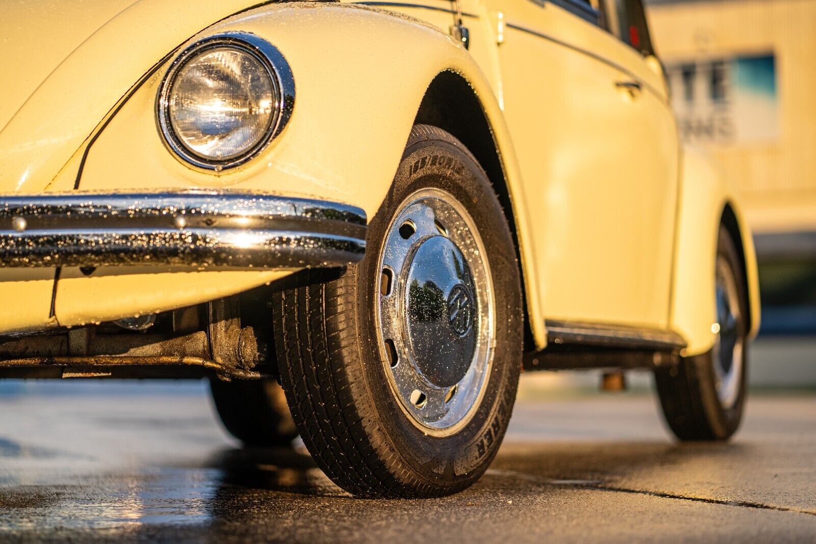 Volkswagen-Beetle-Classic-1969-Yellow-Black-0-16